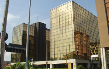 La sede di Banca Antonveneta di Padova, lato sud-est