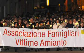 Famigliari vittime Una fiaccolata a Casale Monferrato